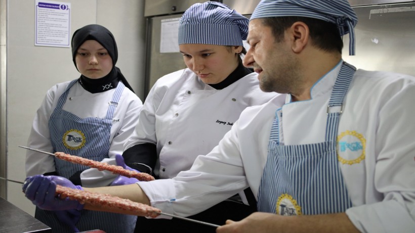 Antik Akademi’den aşçı adaylarına eğitim; En güzel kebap nasıl yapılır