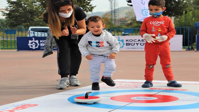 Başiskeleliler Floor Curling ile eğlendi