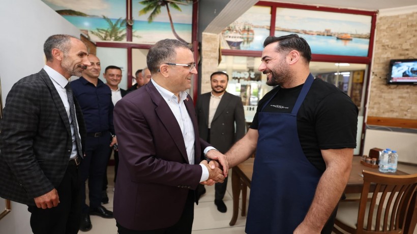 Başkan Gökçe Esnaf ve Vatandaşlarla Bayramlaştı