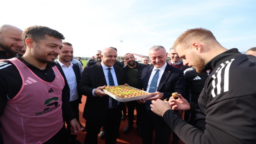 Büyükakın’dan Kocaelispor’a moral veren ziyaret;