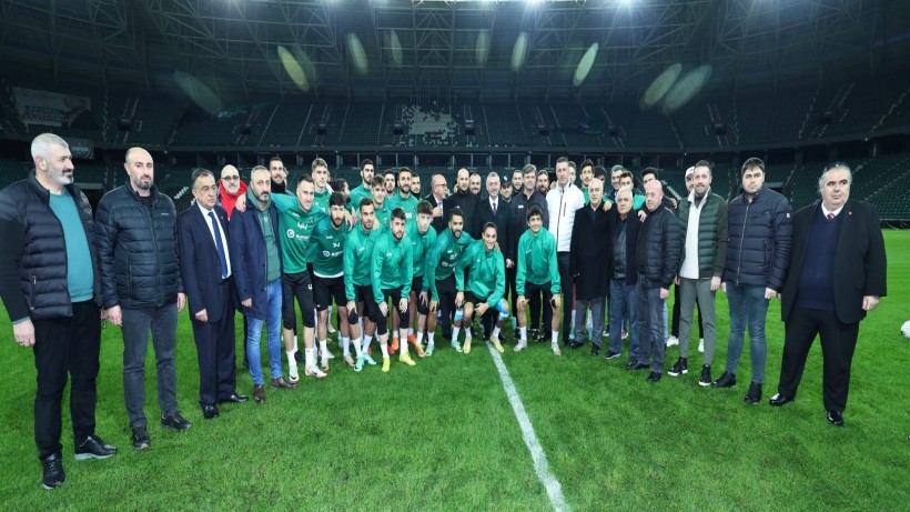 Büyükakın’dan kritik maç öncesi Kocaelispor’a moral ziyareti