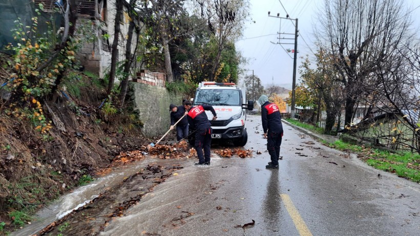 Büyükşehir ekipleri fırtınada teyakkuzdaydı