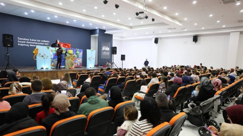 Çocuklar Tiyatro ile Hem Eğlendi Hem Öğrendi