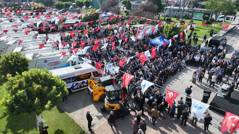 Derince Belediyesi 14 Yeni Hizmet Aracını Tanıttı