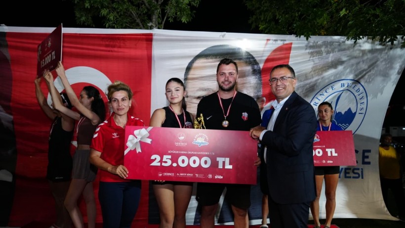Derince´de 126 Takımlı Voleybol Şöleni