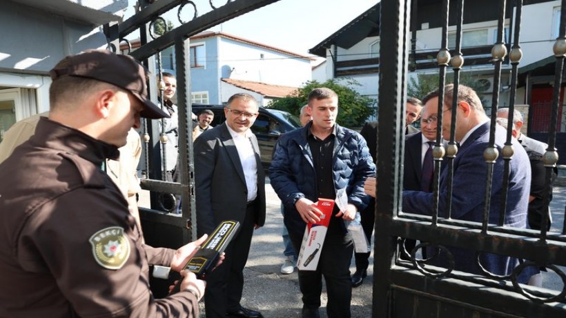Derince’de 55 Okula Dedektör Desteği