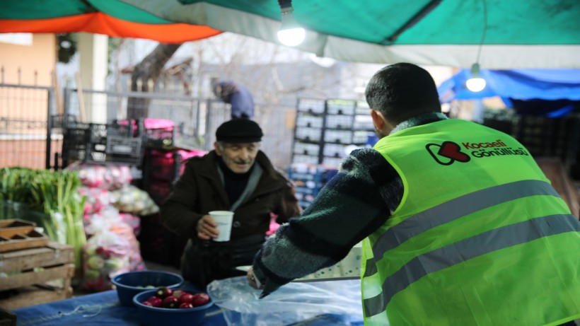 Derince’de pazar esnafına sıcak sabah çorbası