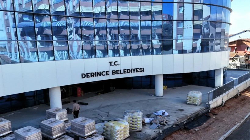 Derince’de Yeni Belediye Binasında Son Rötuşlar
