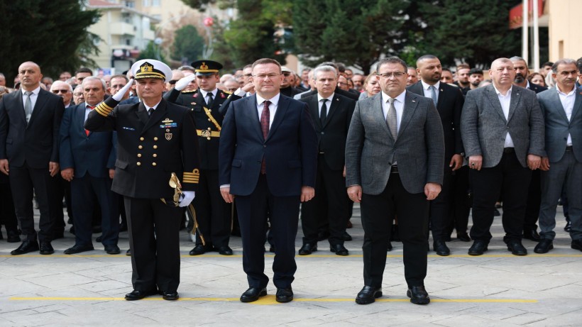 Derincede 102. Yıl Gururu Çelenk Töreniyle Taçlandı