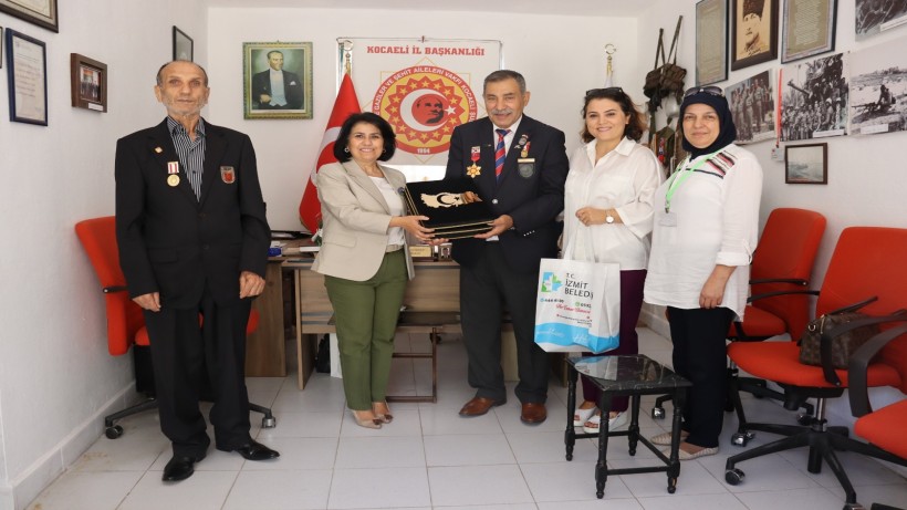 İzmit Belediyesi, Gaziler ve Şehit Aileleri Vakfı’nı ziyaret etti