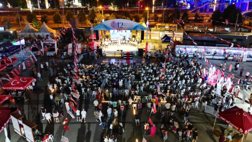 İzmit’te festival ateşi yakıldı, coşku tüm kenti sardı!