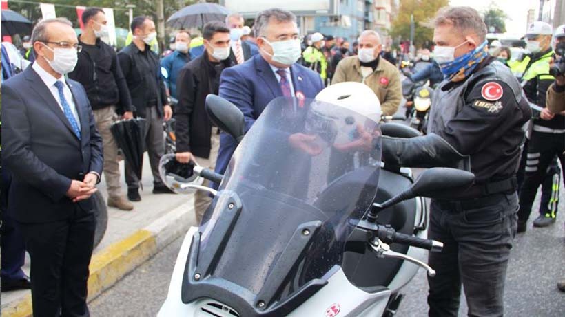 ‘Kaskınız Kaskonuzdur’ dediler... 120 adet kask dağıttılar ‘Kaskınız Kaskonuzdur’ dediler... 120 adet kask dağıttılar