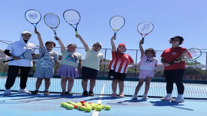 Körfez Belediyesi’nden gençlere ücretsiz tenis kursu