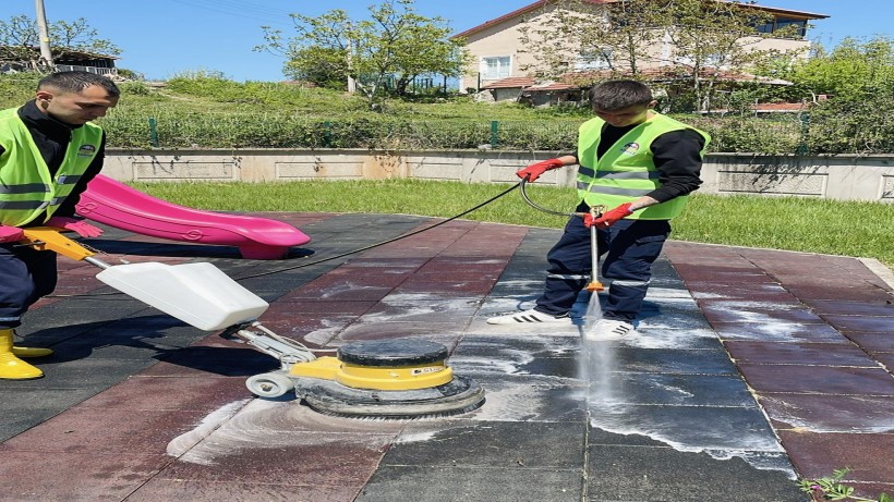 Körfez Belediyesi’nden parklara bahar temizliği