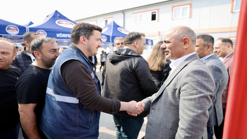 Körfez Belediyesi personeli bayramlaştı