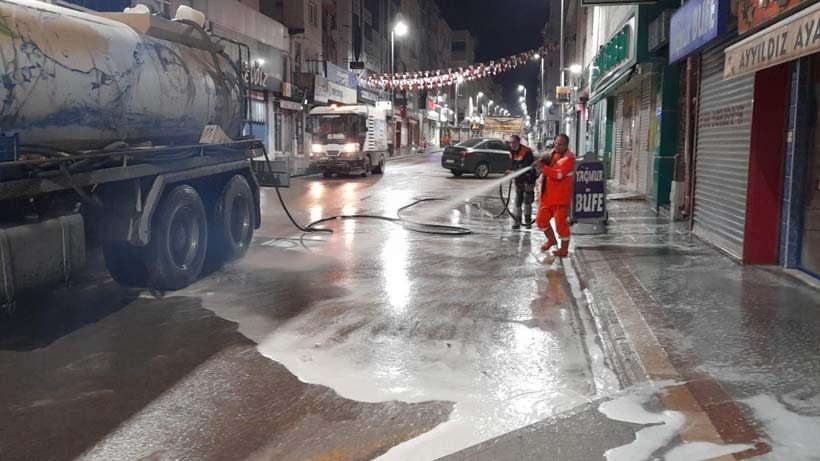 Körfez’de gece boyu temizlik mesaisi