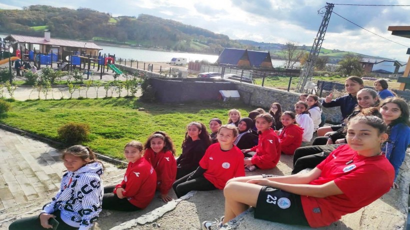 Körfez GB kız futbol takımlarının gelişim kampı