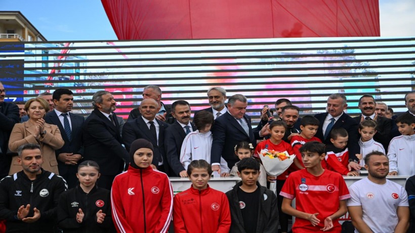 Körfez Kapalı Spor Salonu Temel Atma Töreni Bakan Bakın katılımıyla yapıldı