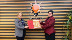 AK Parti Derince’de Züleyha Uslu mazbatasını aldı