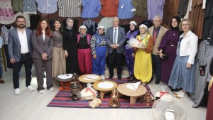 Alikahya İZMEK kursiyerlerinin el emeği ürünleri görücüye çıktı