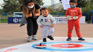 Başiskeleliler Floor Curling ile eğlendi