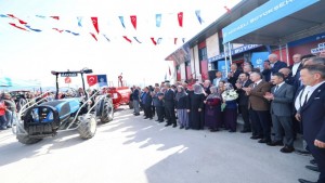 Başkan Büyükakın, 25 kırsal mahalleye yangın söndürme tankeri dağıtımında konuştu: “Afetlere müdahale hızında örnek gösteriliyoruz”