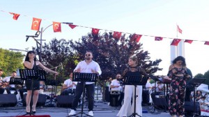 Büyükşehir’den Körfez ve Kartepe’de açık havada yaz konseri