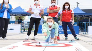 Büyükşehir vatandaşları Floor Curling ile tanıştırdı