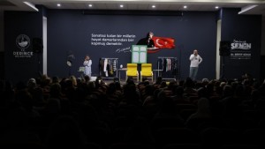 Derince'de Kahkaha ve Sanat Aynı Sahnede Buluştu