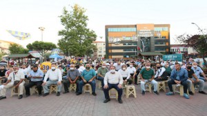 Derinceliler Meydanda dev ekranda maçı izlediler