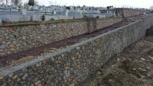 İlimtepe Mezarlığı’na taş duvar
