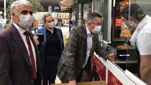 İYİ Parti Körfez'de Lütfü Türkkan’la esnaf ziyareti yaptı