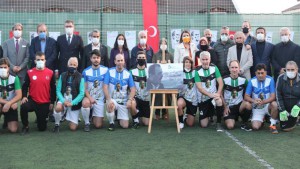 İzmit Belediyesi Ahmet Akay’ın adını spor tesisine verdi