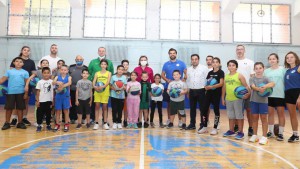 İzmit Belediyesi basketbol okulları yoğun ilgiyle devam ediyor
