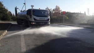 İzmit Belediyesi dezenfeksiyon çalışmalarını sokağa çıkma yasağında da sürdürüyor