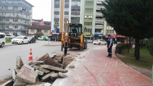 Kocaeli Devlet Hastanesi yolu genişletildi ve kavşak düzenlemesi yapıldı