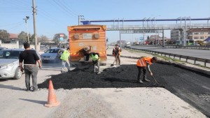 Körfez’de asfaltlama çalışmaları sürüyor