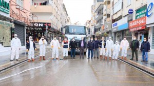 Körfez’de caddeler boydan boya yıkandı