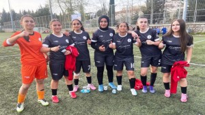 Körfezin futbolcu kızları galip
