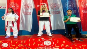 Körfezli genç karateci Elif Türkiye üçüncüsü oldu