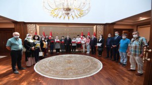LGS Şampiyonları Vali Seddar Yavuz Tarafından Ödüllendirildi