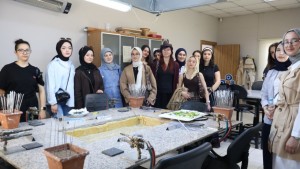 Üniversiteliler, Beyaz Kalpler’de ders işledi