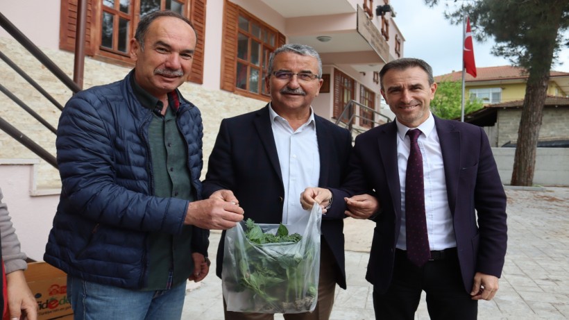 Üretici dostu İzmit Belediyesi, köylerde fide dağıtımına başladı