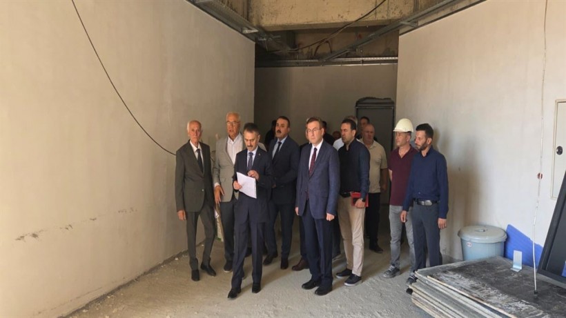 Vali Aktaş, Derincede Yapımı Devam Eden Okul İnşaatında İncelemelerde Bulundu