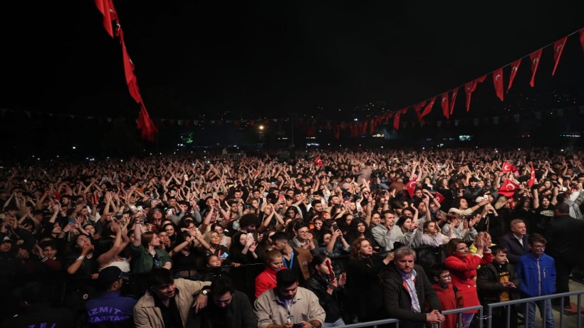 Yüz bin genç 19 Mayıs coşkusunu Athena ile yaşadı