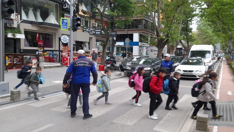 Zabıtadan okul önlerinde trafik haftası etkinliği