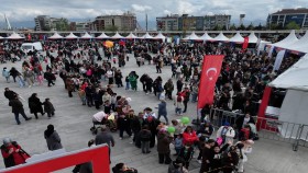 23 Nisan Çocuk Şenliği ilk günde büyük ilgi gördü;