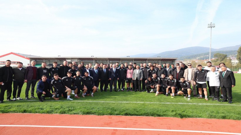 Büyükakın’dan Kocaelispor’a moral veren ziyaret; Büyükakın’dan Kocaelispor’a moral veren ziyaret;