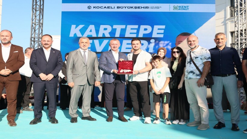 Büyükşehir 144 aileyi daha ev sahibi yaptı;