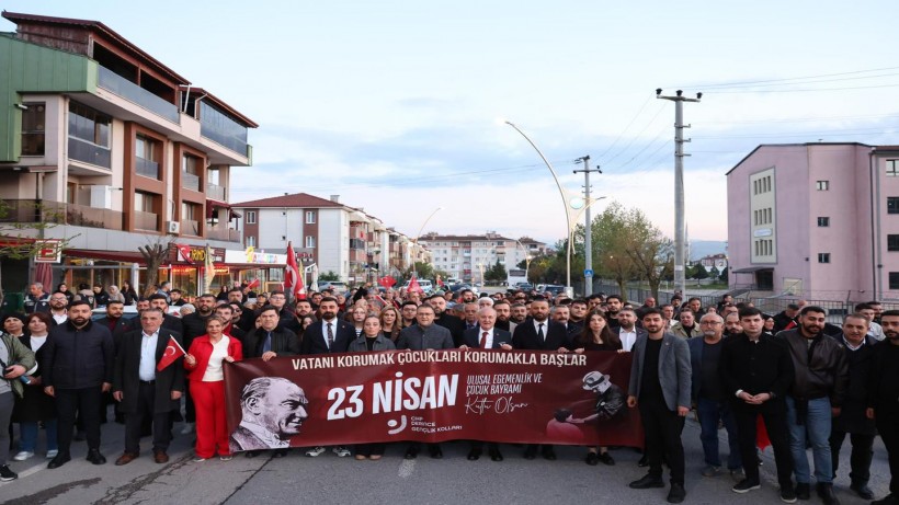CHP Derince Gençlik Kolları’ndan 23 Nisan Yürüyüşü